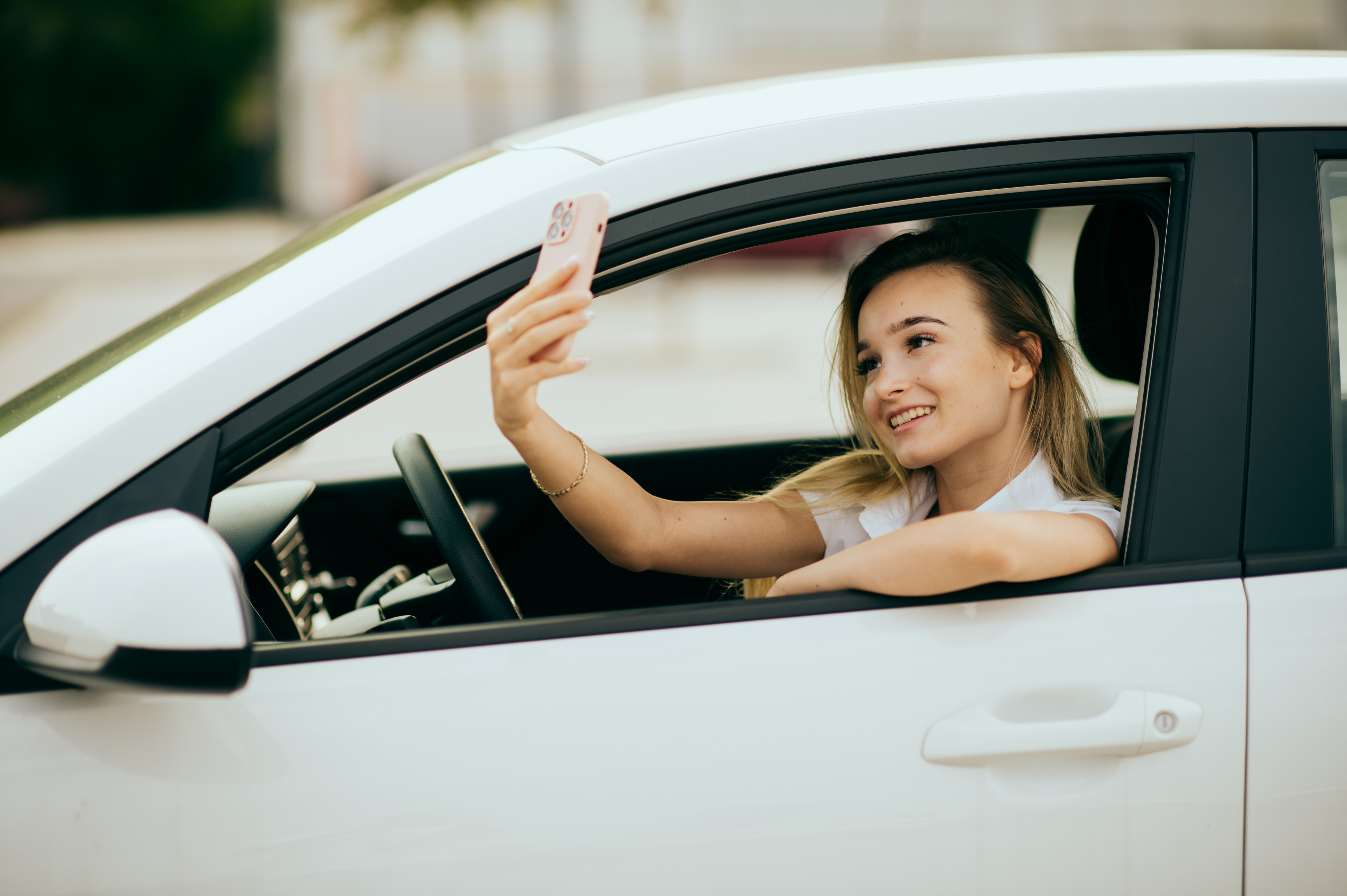 Online Dating: What's With Girls Taking Pictures In Their Cars?